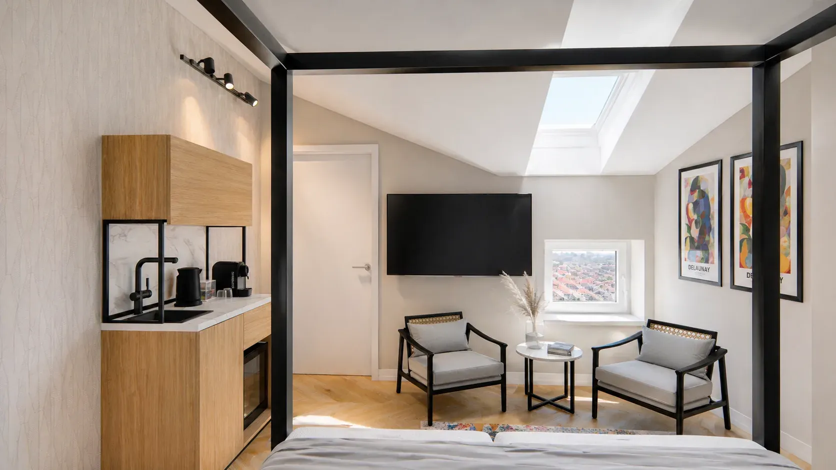 Attic Apartment with Kitchenette — Photo 4